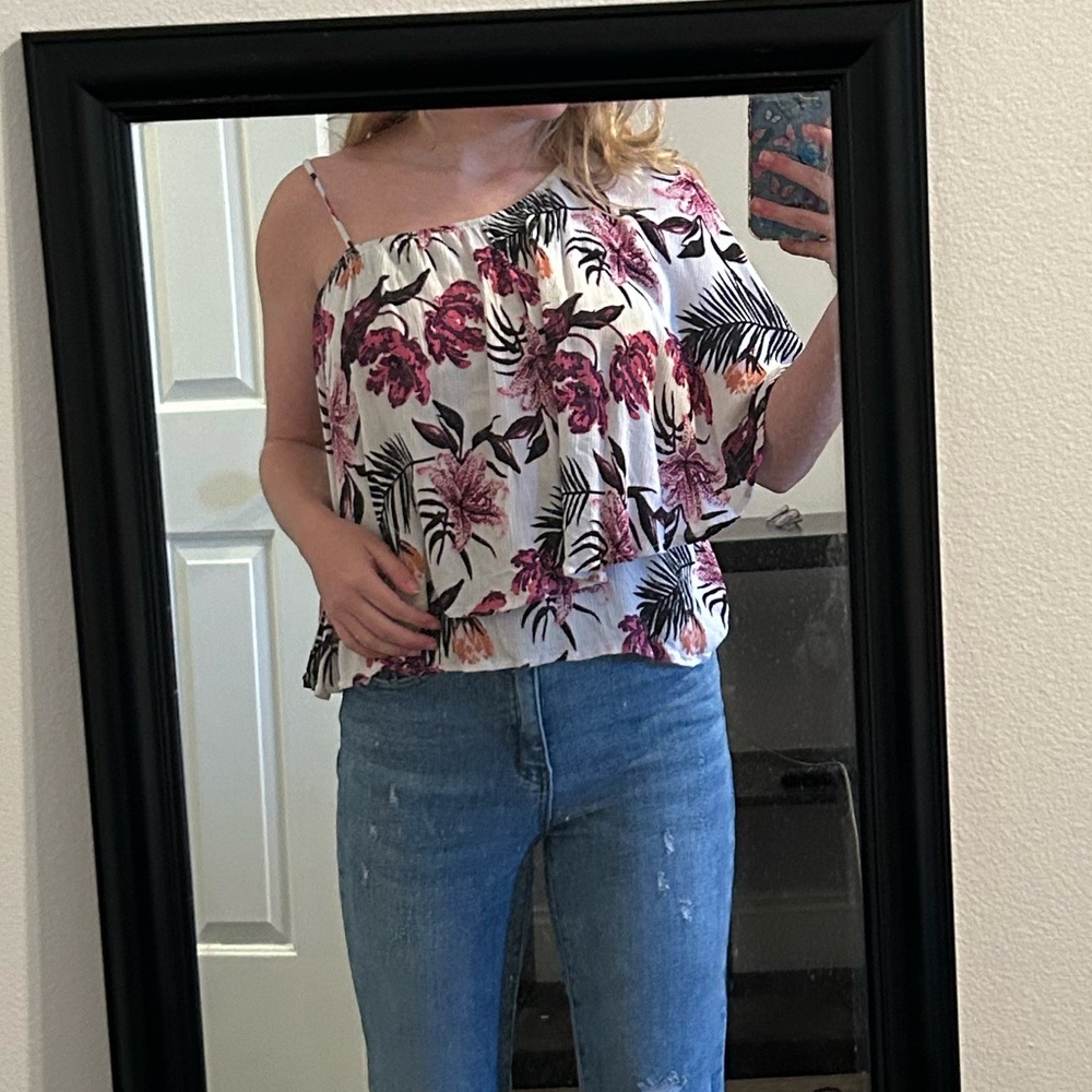 Spring flow top